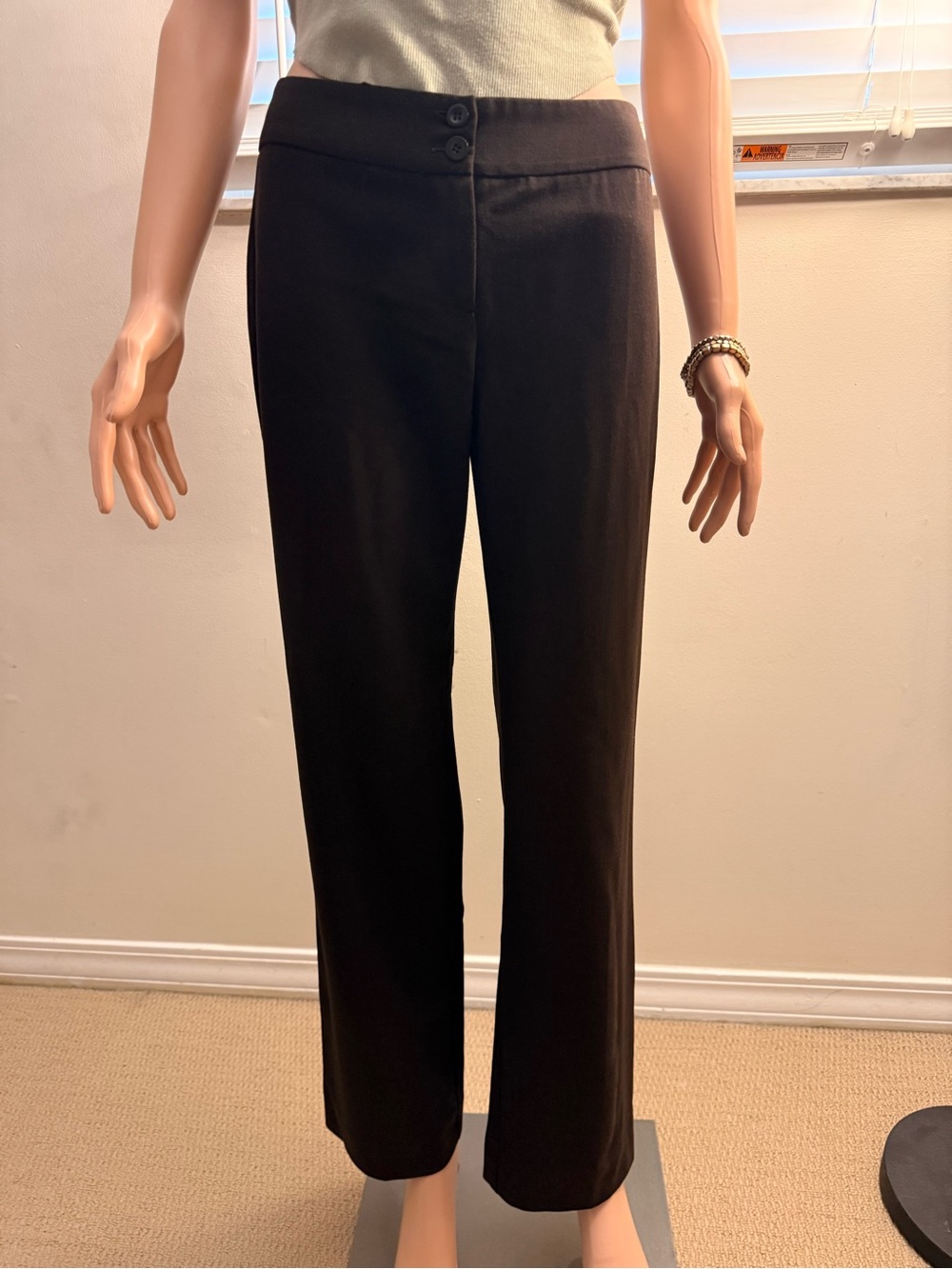 The Limited Women’s  Black Straight-Leg Dress Pants. Low rise, Sz 2R